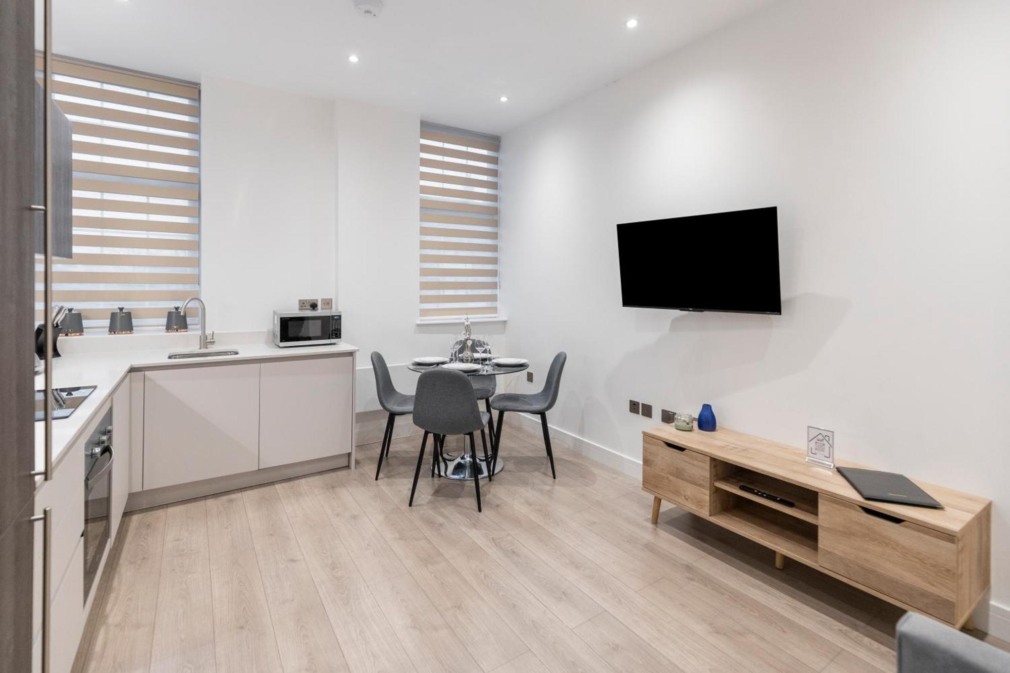 Welcoming And Spacious Apartment- Excellent Location ロンドン エクステリア 写真