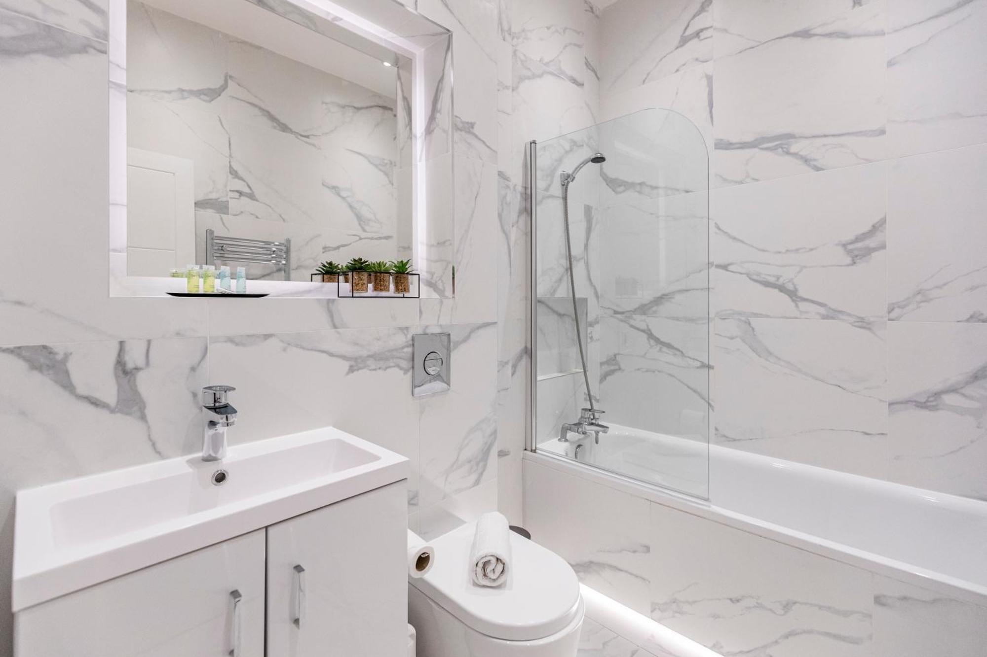 Welcoming And Spacious Apartment- Excellent Location ロンドン エクステリア 写真