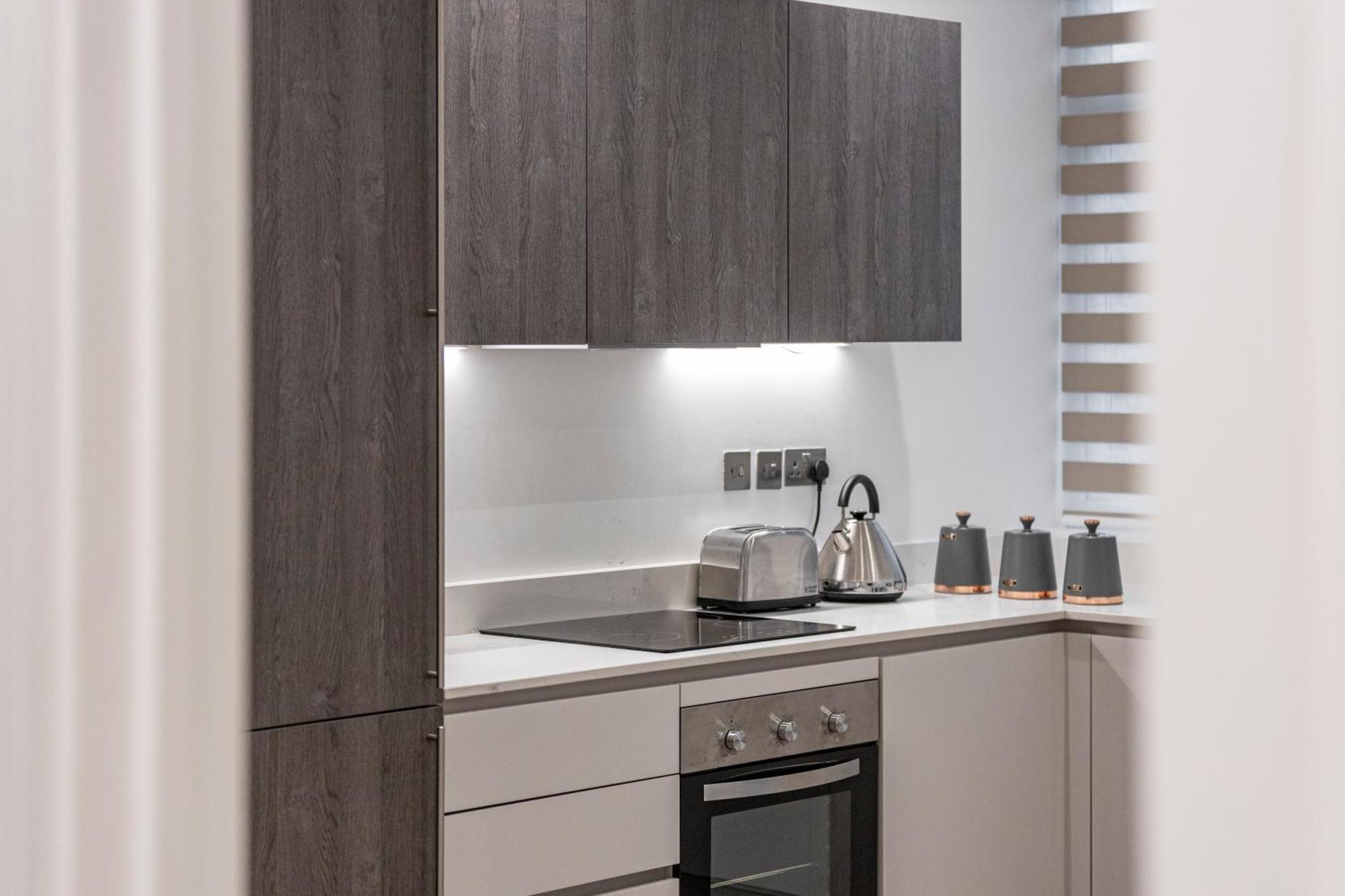 Welcoming And Spacious Apartment- Excellent Location ロンドン エクステリア 写真