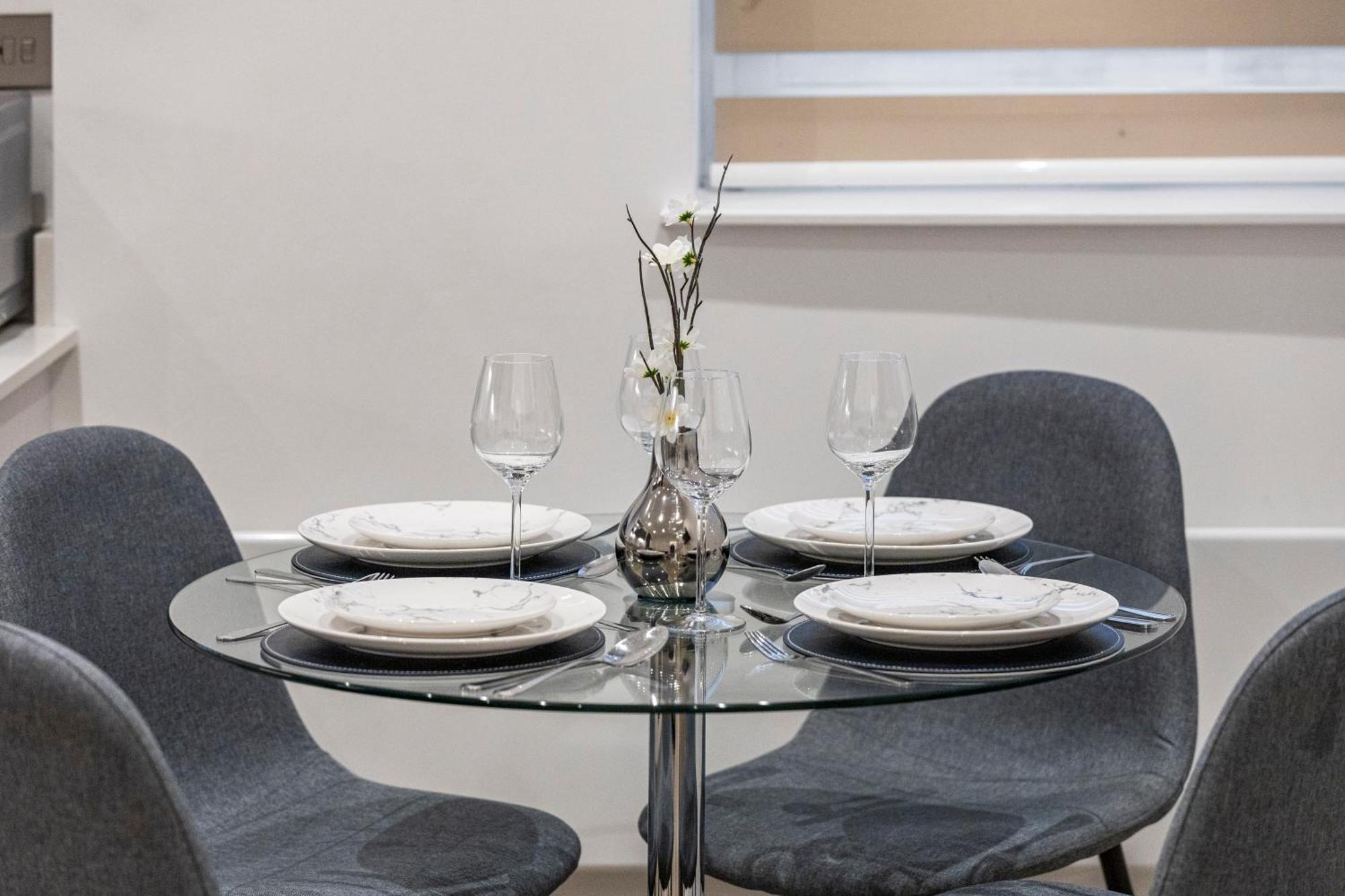 Welcoming And Spacious Apartment- Excellent Location ロンドン エクステリア 写真